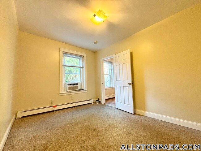 Photo - 18 Holmes St