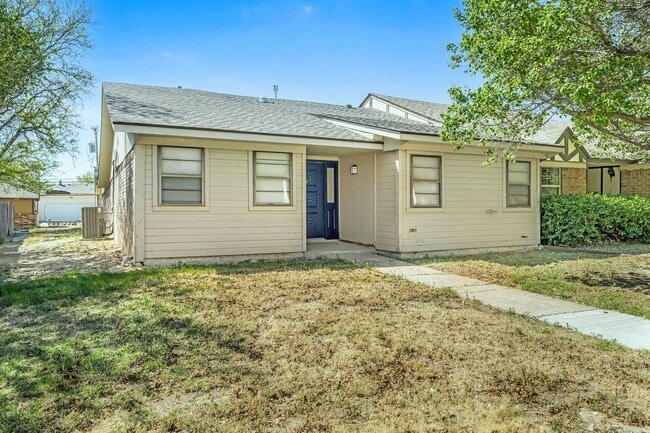 Building Photo - 3103 SW 27th Ave