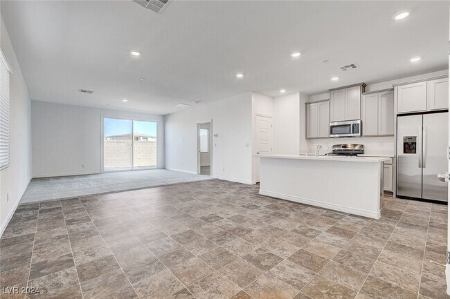 Photo - 296 Fossil Fls St