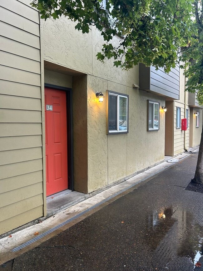 Photo - (749) Jackson Square - 2 Bedroom  / 1.5 Ba... Unit 034
