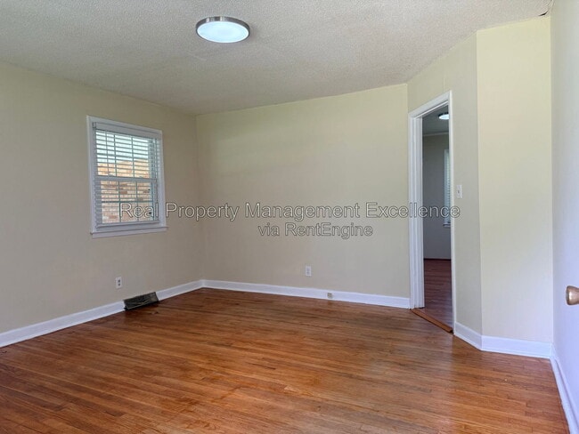 Photo - 415 W 2nd St