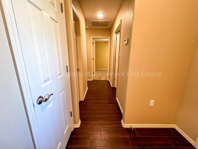 Photo - 420 Ridge Point Dr