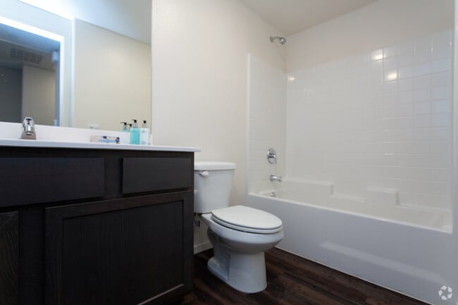 2 BR, 2 BA - 900 SF