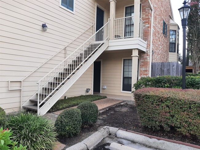 Building Photo - 767 Bering Dr Unit A Rental