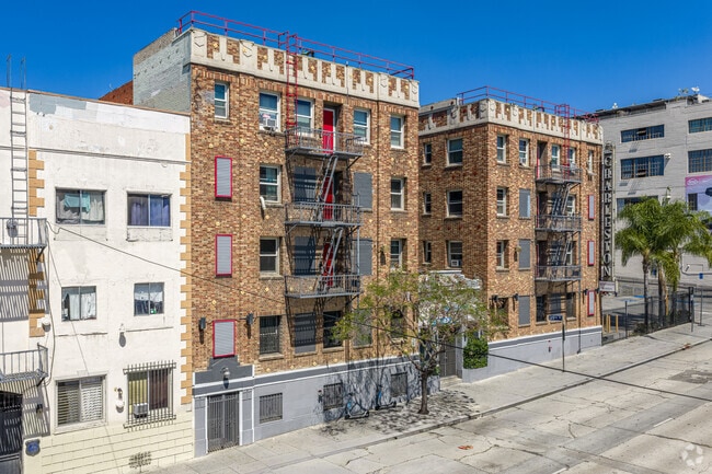 Building Photo - Great Studio and One Bedroom Apartment Home for Rent Near Downtown LA!