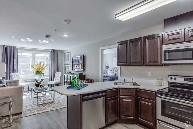 Kitchen and Living Area - Fairfield Fieldstone At Farmingdale Rental