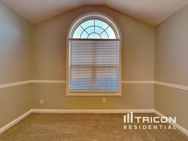 Photo - 2051 Meadowglen Ln