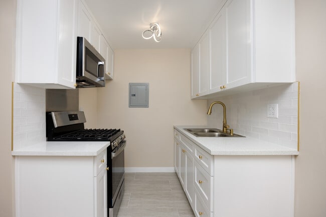 Photo - Gardena Court