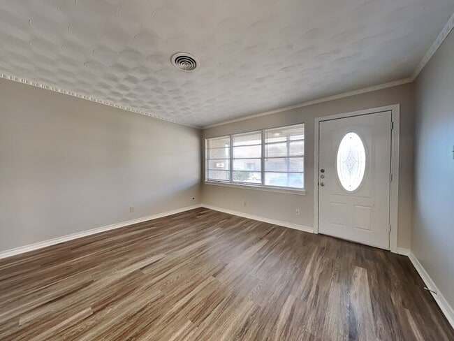 Photo - 206 Valencia Dr