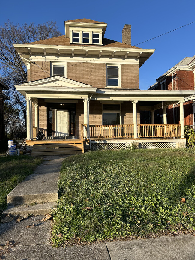 Front of House - 1816 Brewster Ave Casa