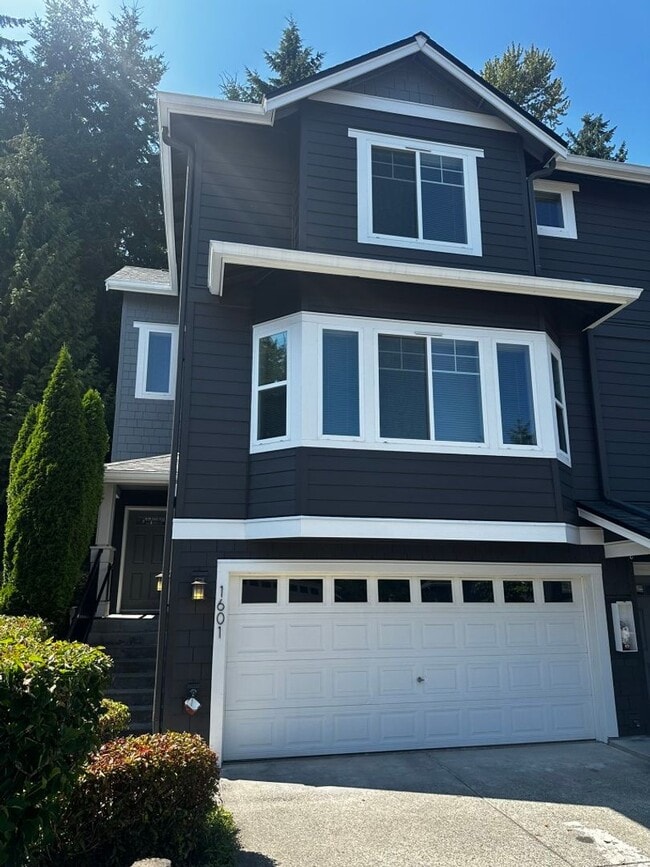 3Bd/2.5Ba Bellevue Townhouse - 3Bd/2.5Ba Bellevue Townhouse