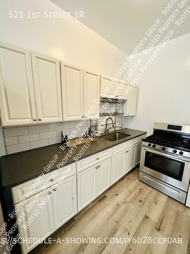 Cozy 1 Bedroom Unit with Parking & Laundry... - Cozy 1 Bedroom Unit with Parking & Laundry... Apartamento