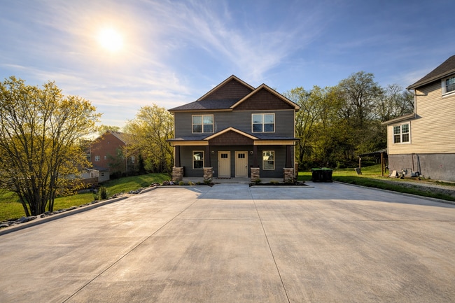 Building Photo - 420 S 2nd St