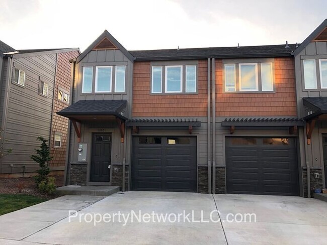 Building Photo - Outstanding Townhouse in Sandy Oregon