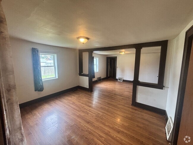 Building Photo - 922-924 Caledonia Street Rental