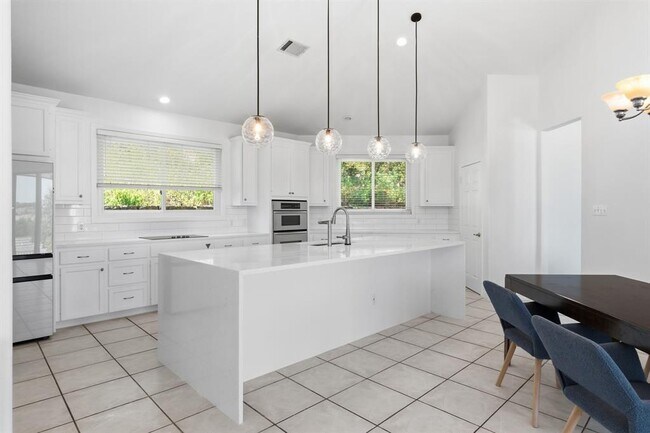 Photo - 409 Beardsley Ln