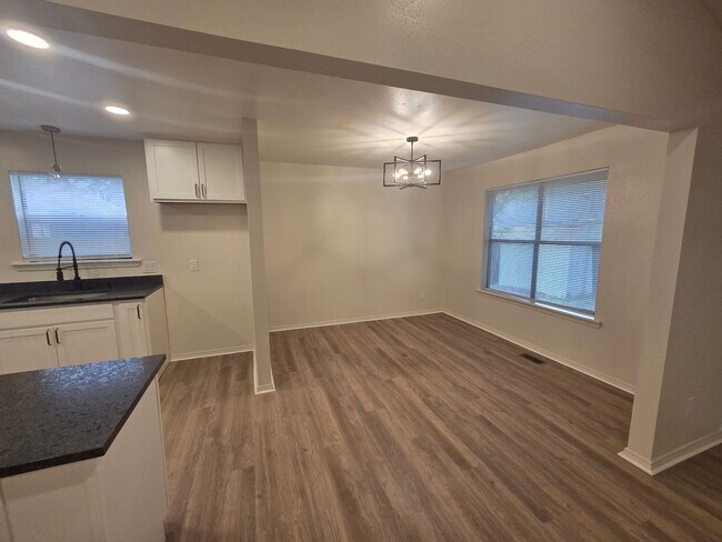 Photo - Remodeled 3 Bedroom in Bixby! Self-Showings Available!