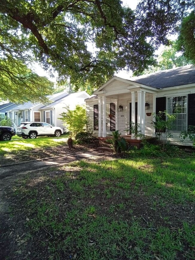 Building Photo - WONDERFUL SO. HIGHLANDS HOME.