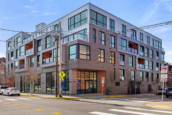 Building Photo - 3725 Butler St Unit 306 Rental