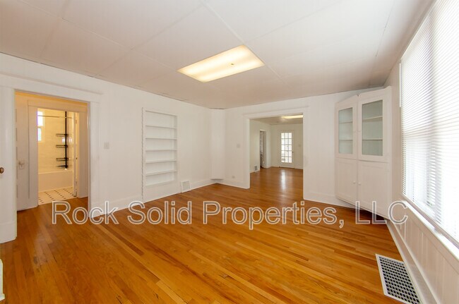 Photo - 506 E 7th St