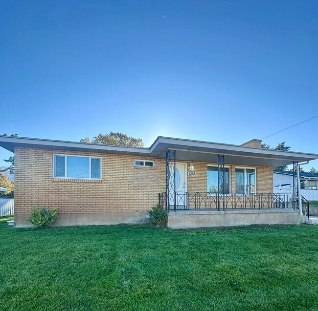 Photo - $2845 Move In Credit for October! Enjoy 2 ...