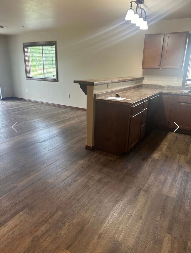 Photo - 2 Bedroom, 2 Bathroom Lower Available