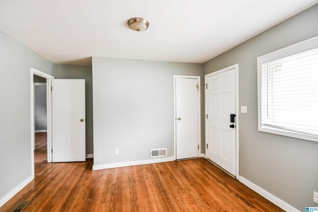 Photo - 1017 50th St S