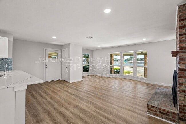 Photo - 4304 SW Loop 820