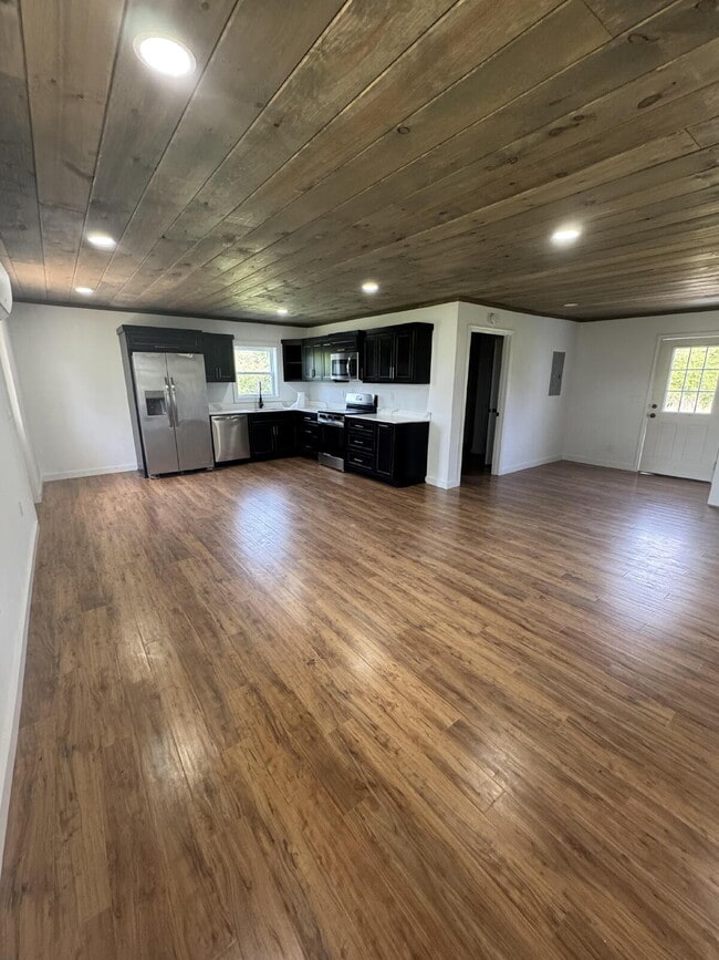 Photo - 1885 Everett Rd