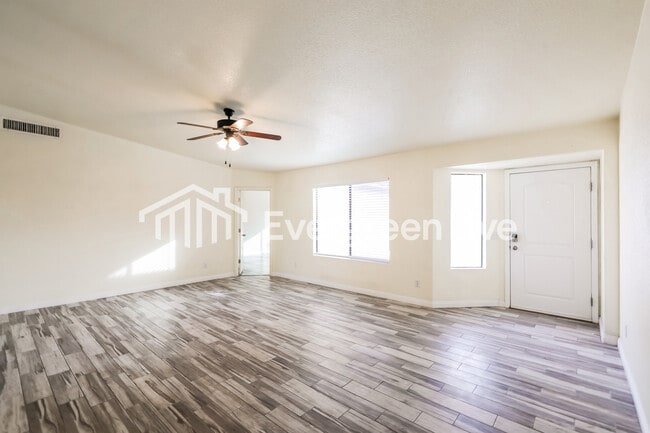 Photo - 1462 W Breakwell St