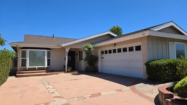 Building Photo - Single Level 4 Bedroom 2 Bath Home in Seal...