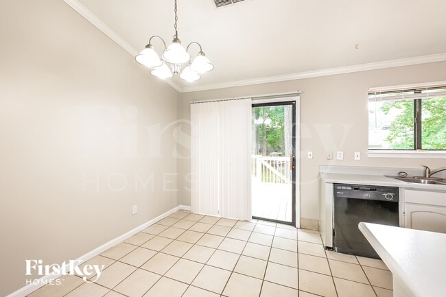 Photo - 652 Sunfield Dr NW