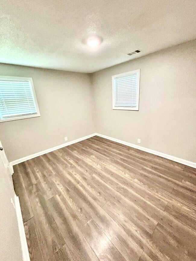 Photo - 2215 Sutton Dr