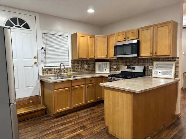 Kitchen - 1538 W 19th St Apartments Unit 2F