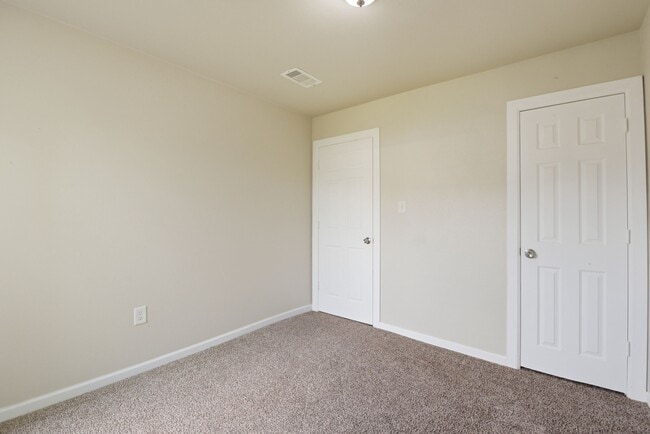 Photo - 303 Gans St