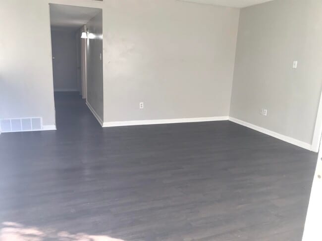 Photo - 48 S Bristol Rd