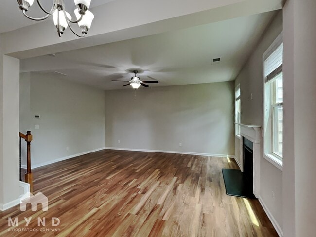 Photo - 541 Lanier Ct