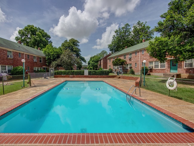 Audubon Downs - Audubon Downs Apartments