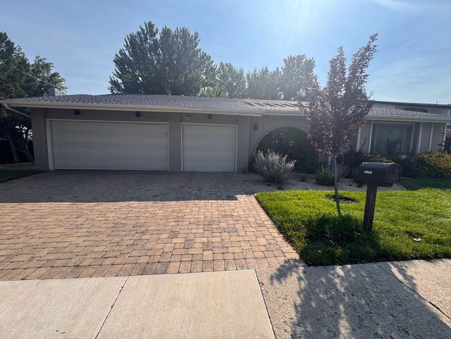 Building Photo - 4860 Lakeside Dr Rental