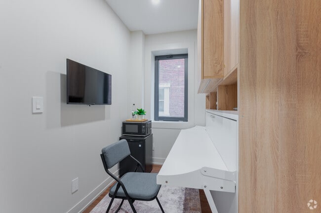 6BR, 3BA - Bedroom - 23 Ross | Student Housing