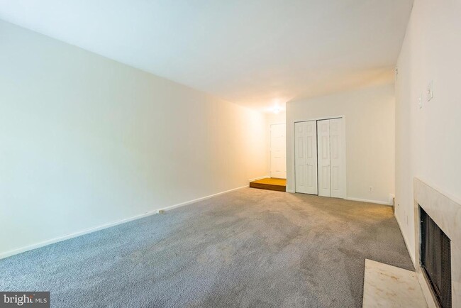Photo - 19 Pickering Ct