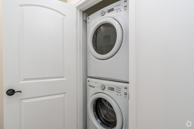 3BR, 3BA - 1,239SF - Laundry