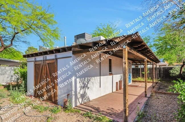 Photo - 121 W Birdman Dr House
