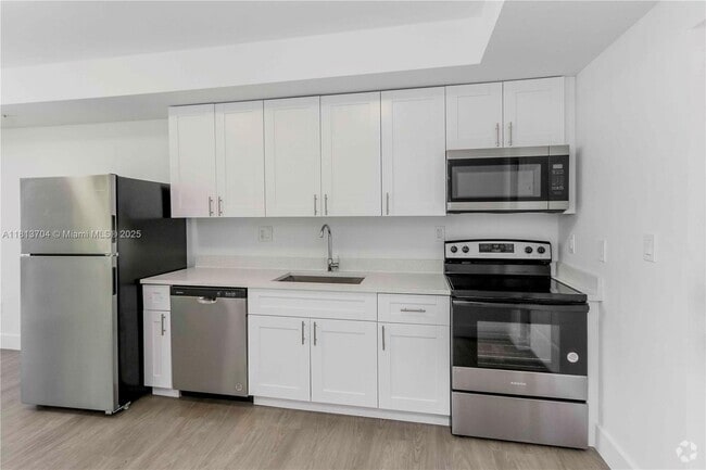 Building Photo - 1620 NW 18th St Unit 305 Rental