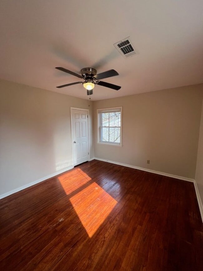 Photo - 810 Woodlawn Ave