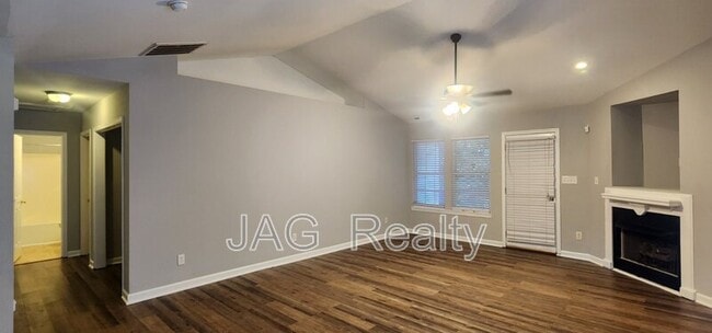 Photo - 1912 Holly St