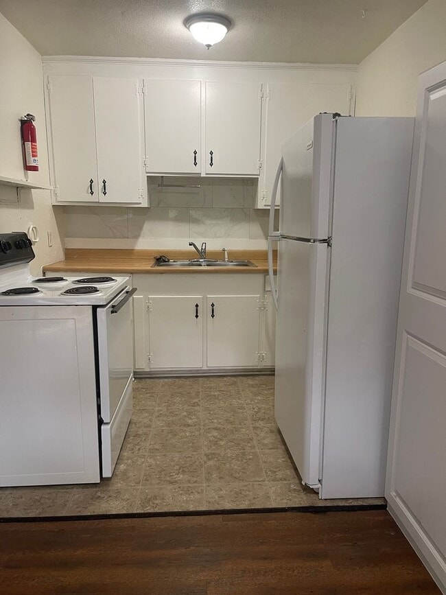 Photo - One bedroom, 1 bath Apartment on Airport Drive!