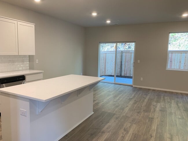 Photo - Gorgeous  4 Bed 2.5 Bath Home in Camas! Union School District! Laminate Floors Throughout Main! S...