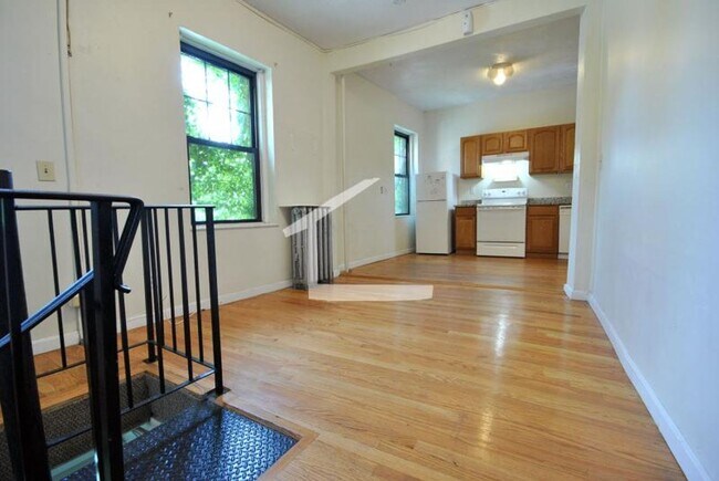 9/1 No Fee! Spacious 3BR in Hemenway St by Northeastern! - 9/1 No Fee! Spacious 3BR in Hemenway St by Northeastern!