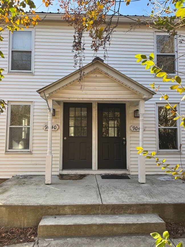 Photo - AVAILABLE NOW! Economical home with wood floors, Palisades Schools, laundry, gas heat